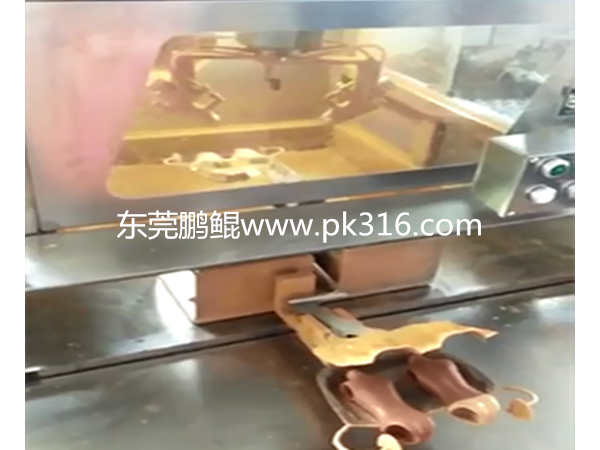 夾模噴油機(jī)
