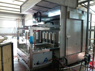 水壺四槍三軸連動(dòng)噴漆機(jī)